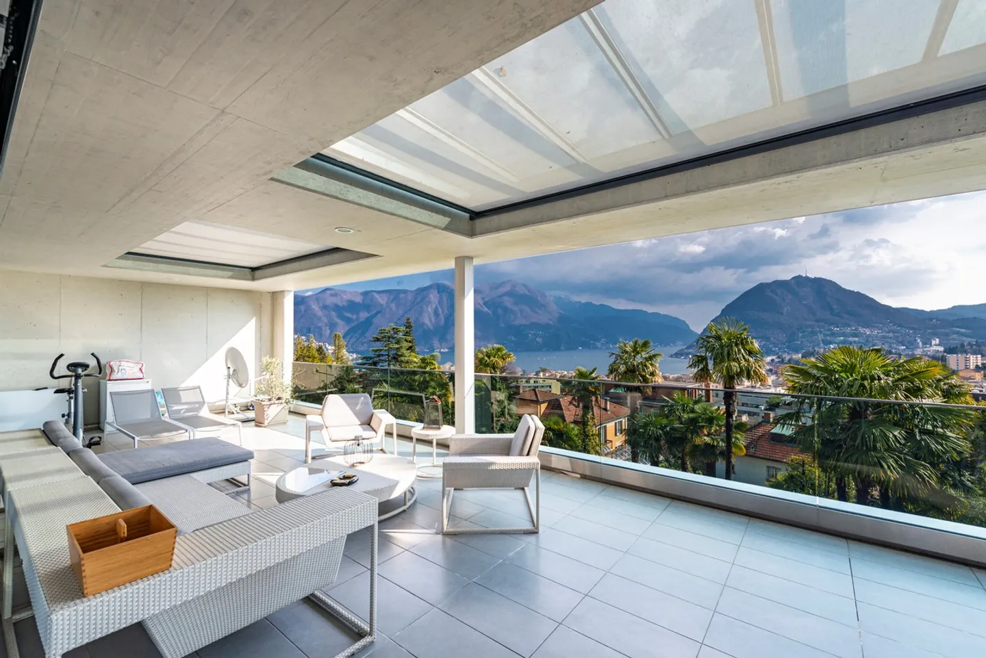 Attico con vista lago Massagno - Foto 3 di 10