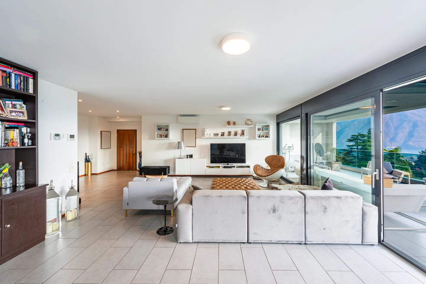 Attico con vista lago Massagno - Foto 4 di 10