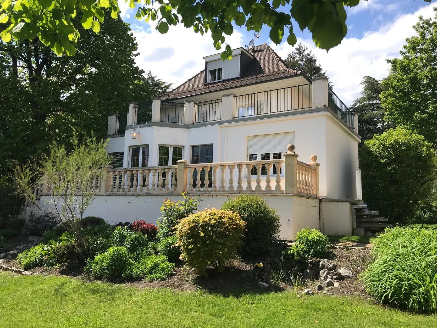 BELLISSIMA VILLA DI 9 CAMERE A PETIT SACONNEX CON GRANDE GIARDINO E TRANQUILLA - Foto 12 di 13