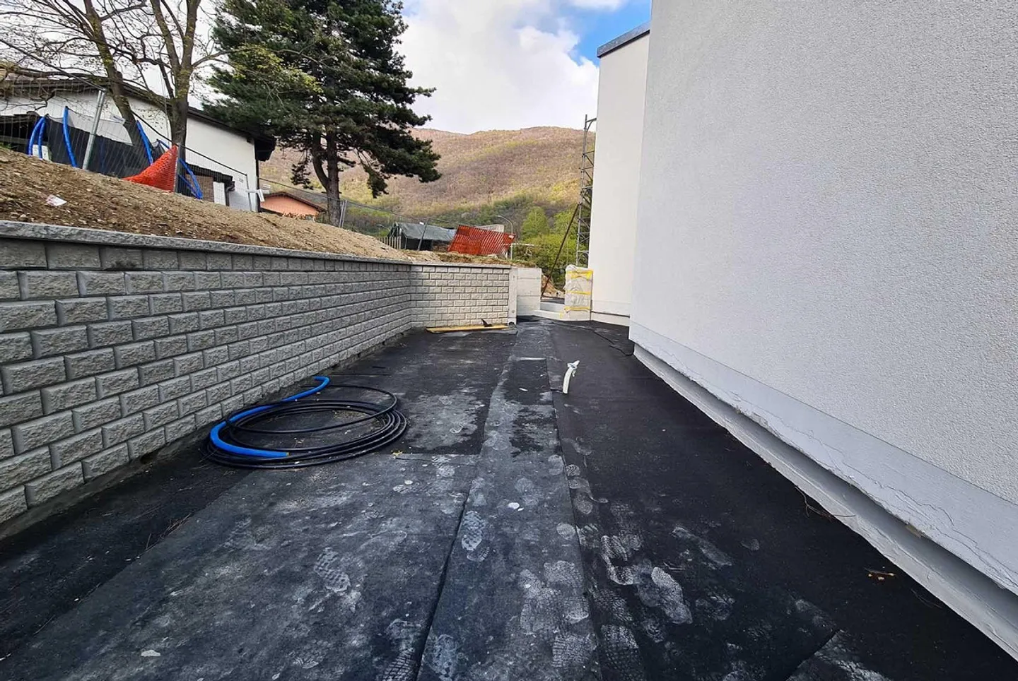 NEUES UND GERÄUMIGES OPEN-SPACE-GEWERBEGEBÄUDE IN TAVERNE - Foto 4 von 5