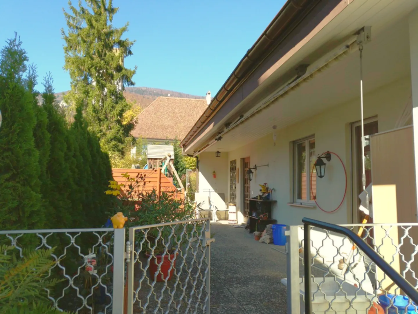 Maison individuelle spacieuse dans un quartier résidentiel calme et central - Photo 2 sur 6