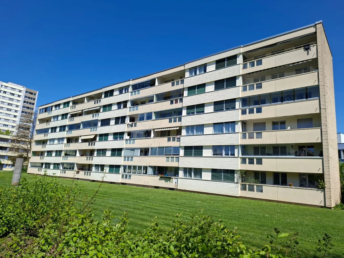 Rented centrally located 4.5-room apartment in building rights - Photo 2 of 12