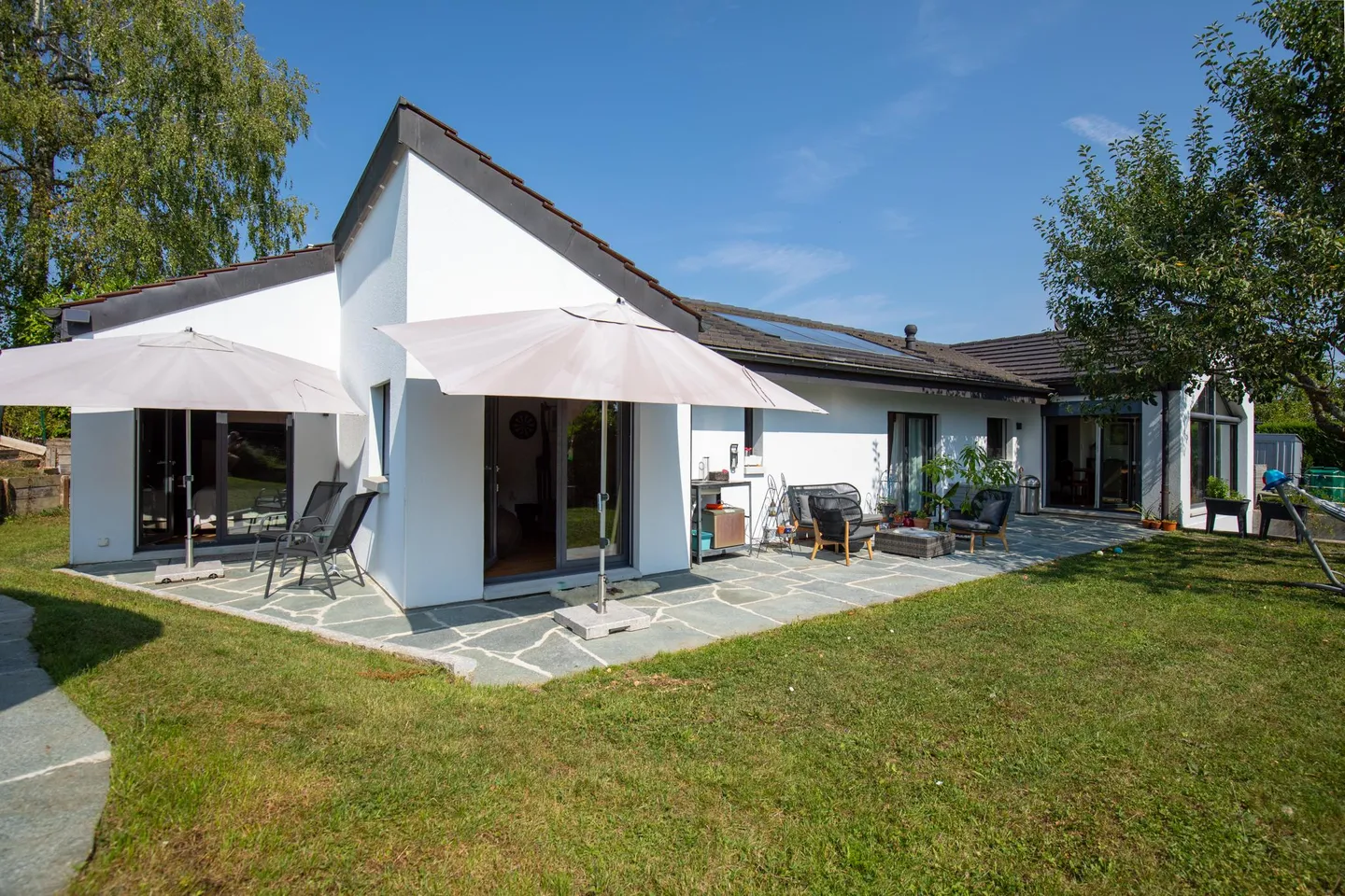 Chalet spazioso con piscina - Foto 3 di 9