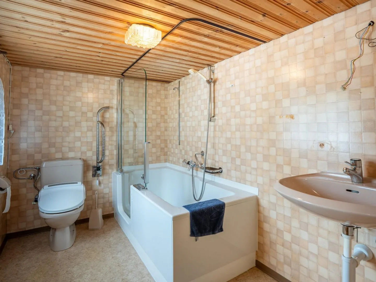 Maison Charmante avec Espace Commercial - Photo 8 sur 11