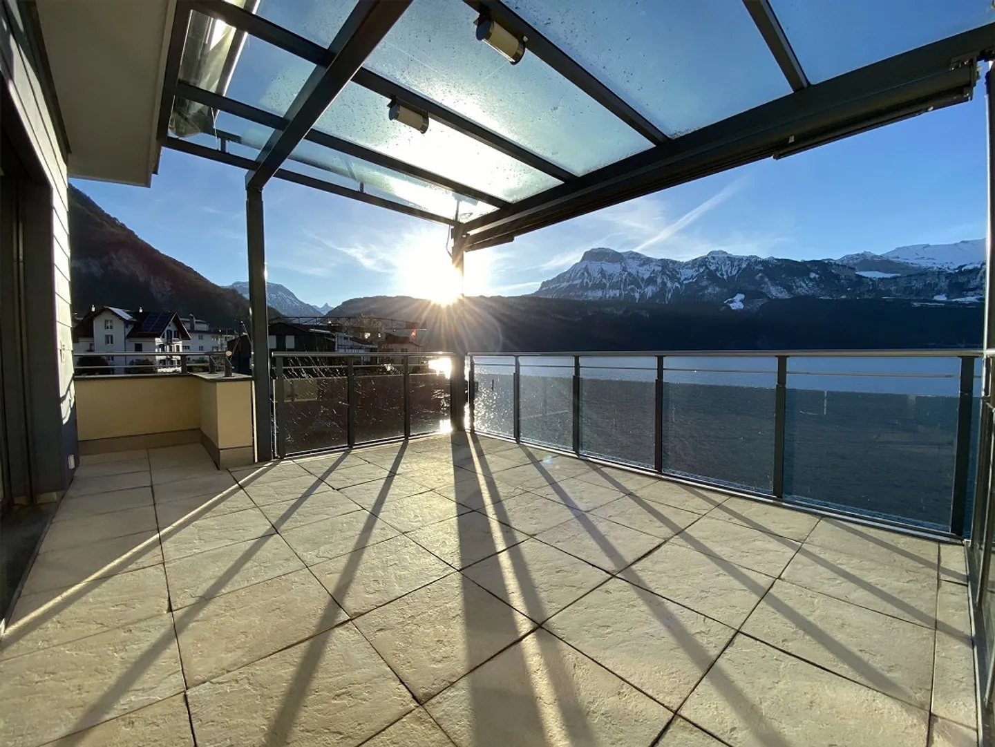 Appartamento duplex di 3,5 locali direttamente al lago - Foto 1 di 16