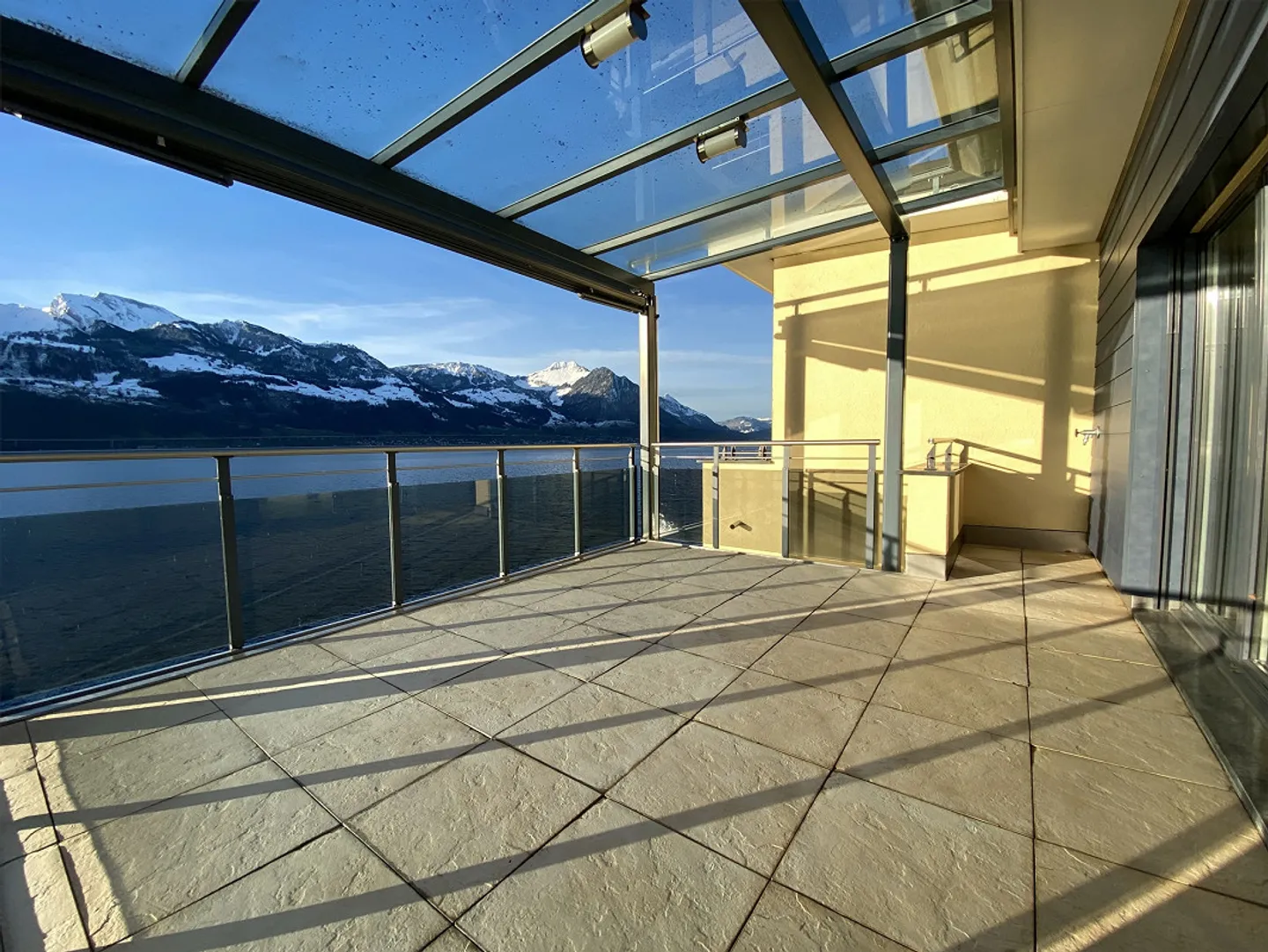 Appartamento duplex di 3,5 locali direttamente al lago - Foto 2 di 16