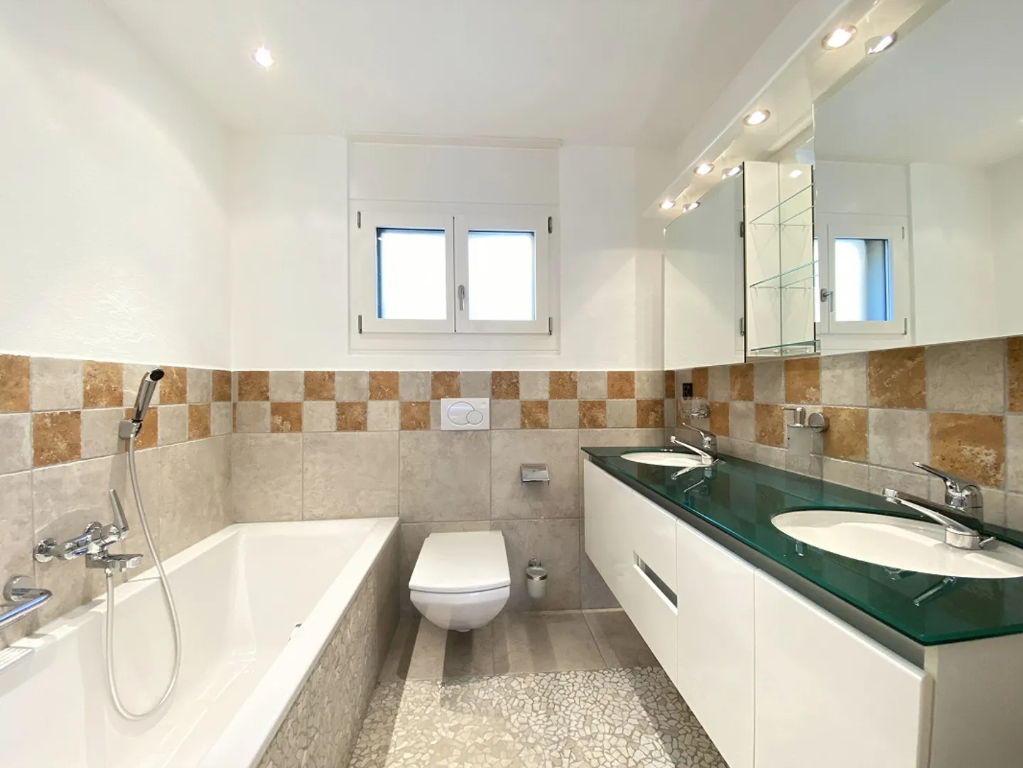 Appartamento duplex di 3,5 locali direttamente al lago - Foto 8 di 16