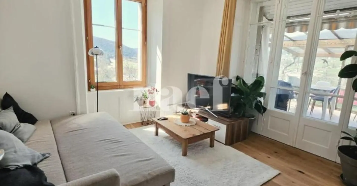 Recently renovated 4-room apartment with balcony and veranda - Photo 2 of 10