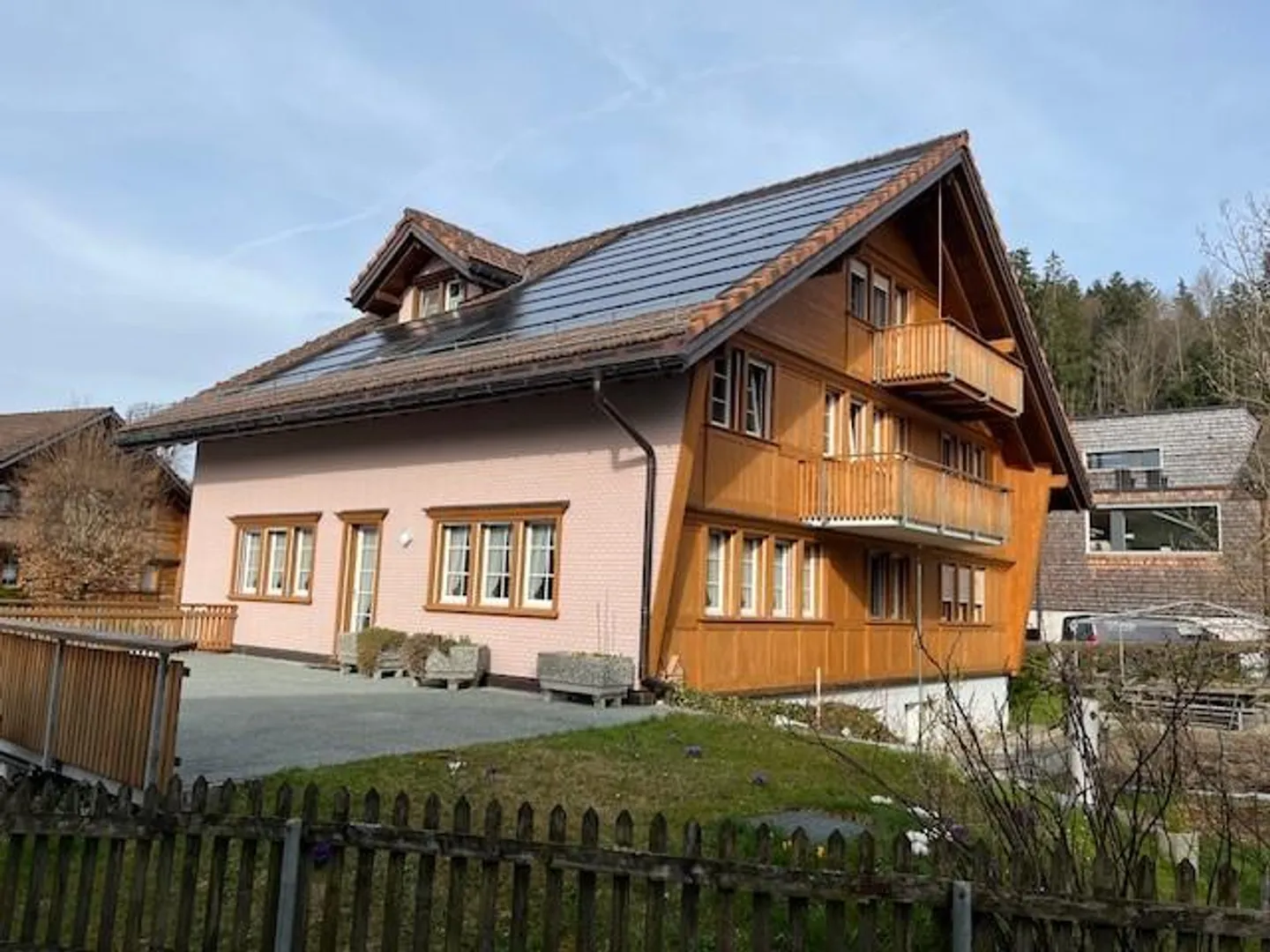 Merveilleuse maison individuelle avec appartements supplémentaires - Photo 2 sur 29