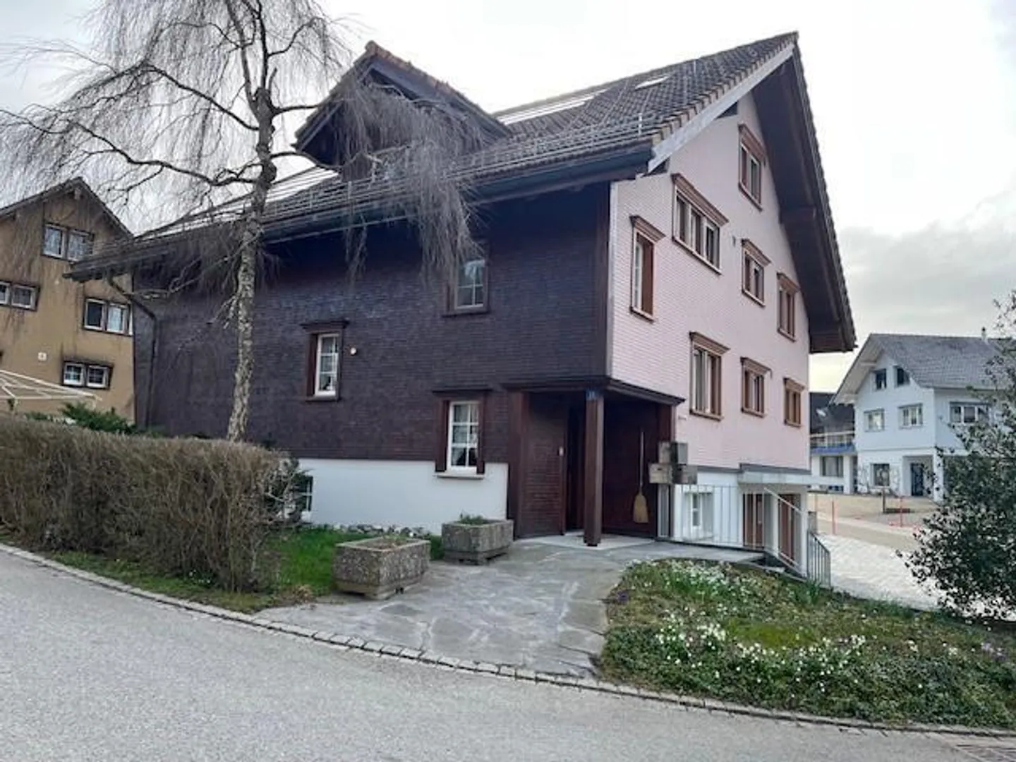 Merveilleuse maison individuelle avec appartements supplémentaires - Photo 3 sur 29