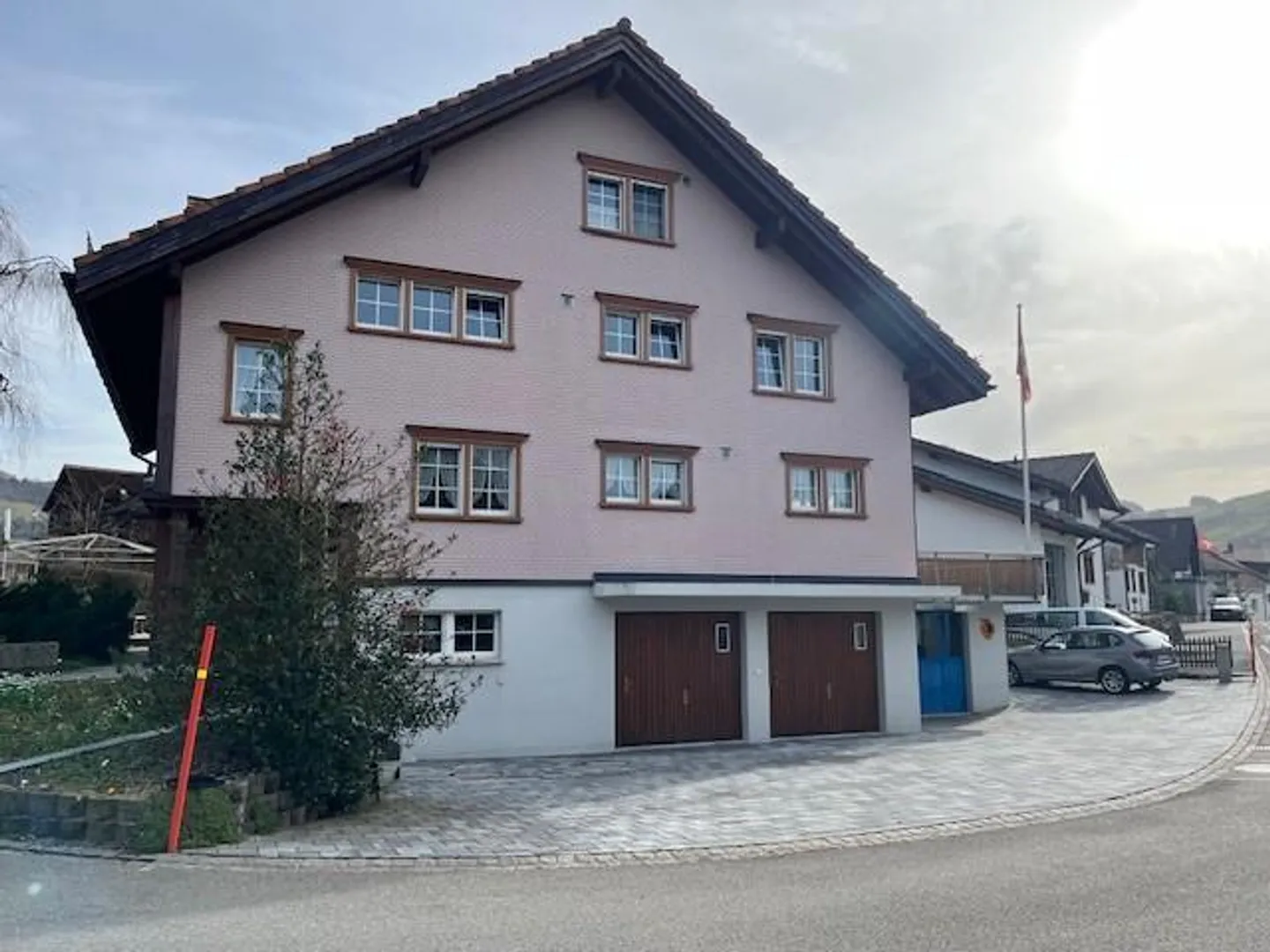 Merveilleuse maison individuelle avec appartements supplémentaires - Photo 4 sur 29