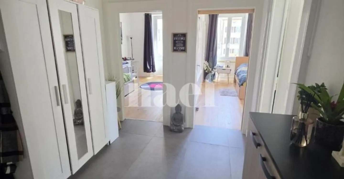 Recently renovated 4-room apartment with balcony and veranda - Photo 6 of 10
