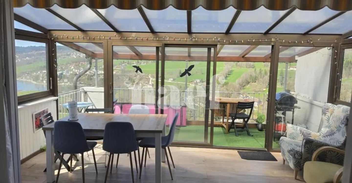 Recently renovated 4-room apartment with balcony and veranda - Photo 7 of 10