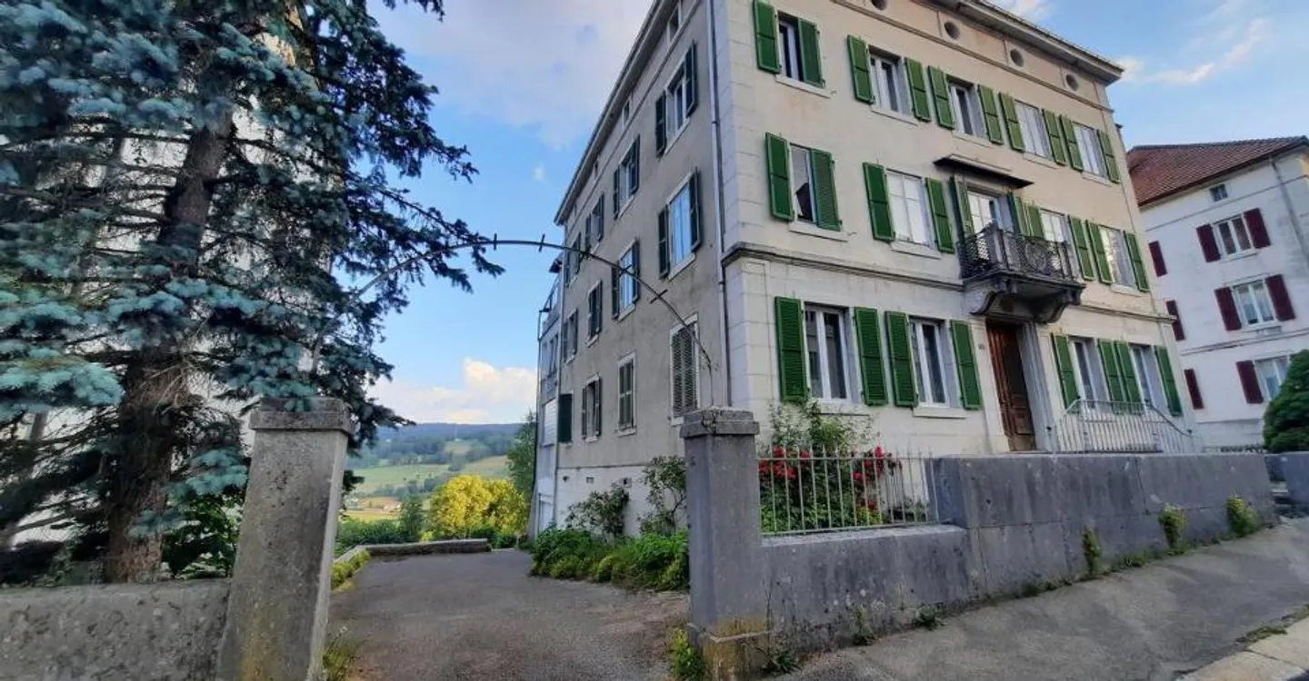 Recently renovated 4-room apartment with balcony and veranda - Photo 10 of 10