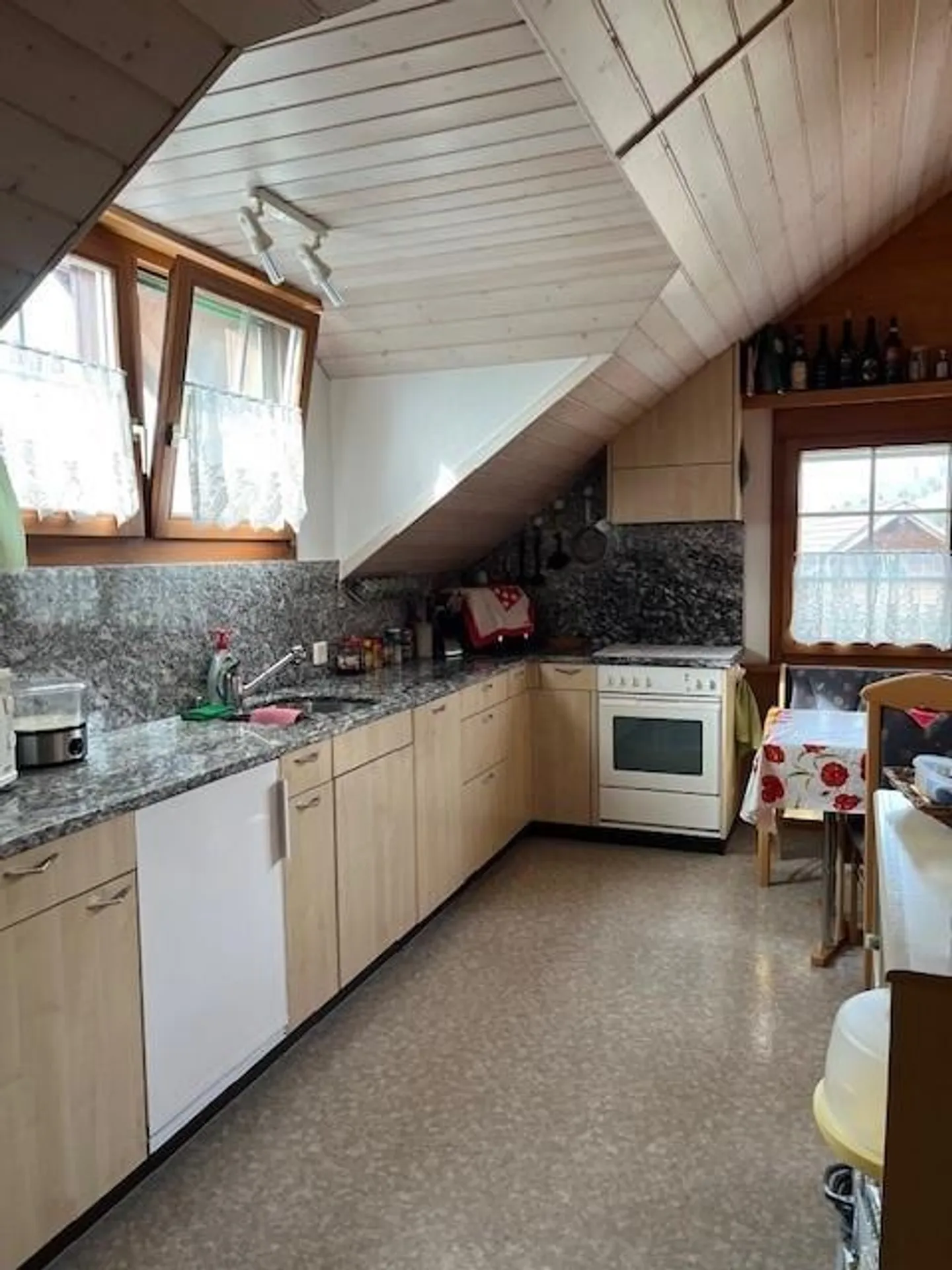 Merveilleuse maison individuelle avec appartements supplémentaires - Photo 26 sur 29