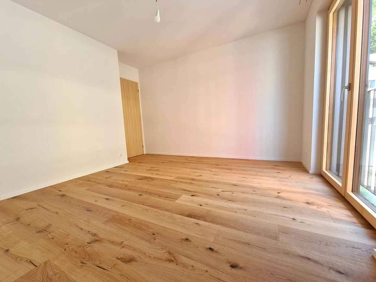 Moderne Wohnung mit sonnigem Balkon - Foto 4 von 7