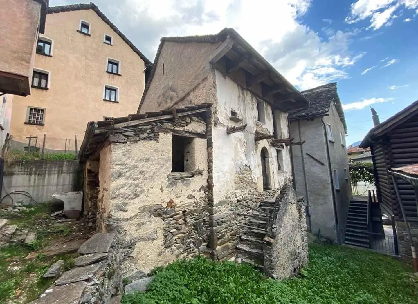 Maison de village à développer avec projet de construction - Photo 1 sur 4