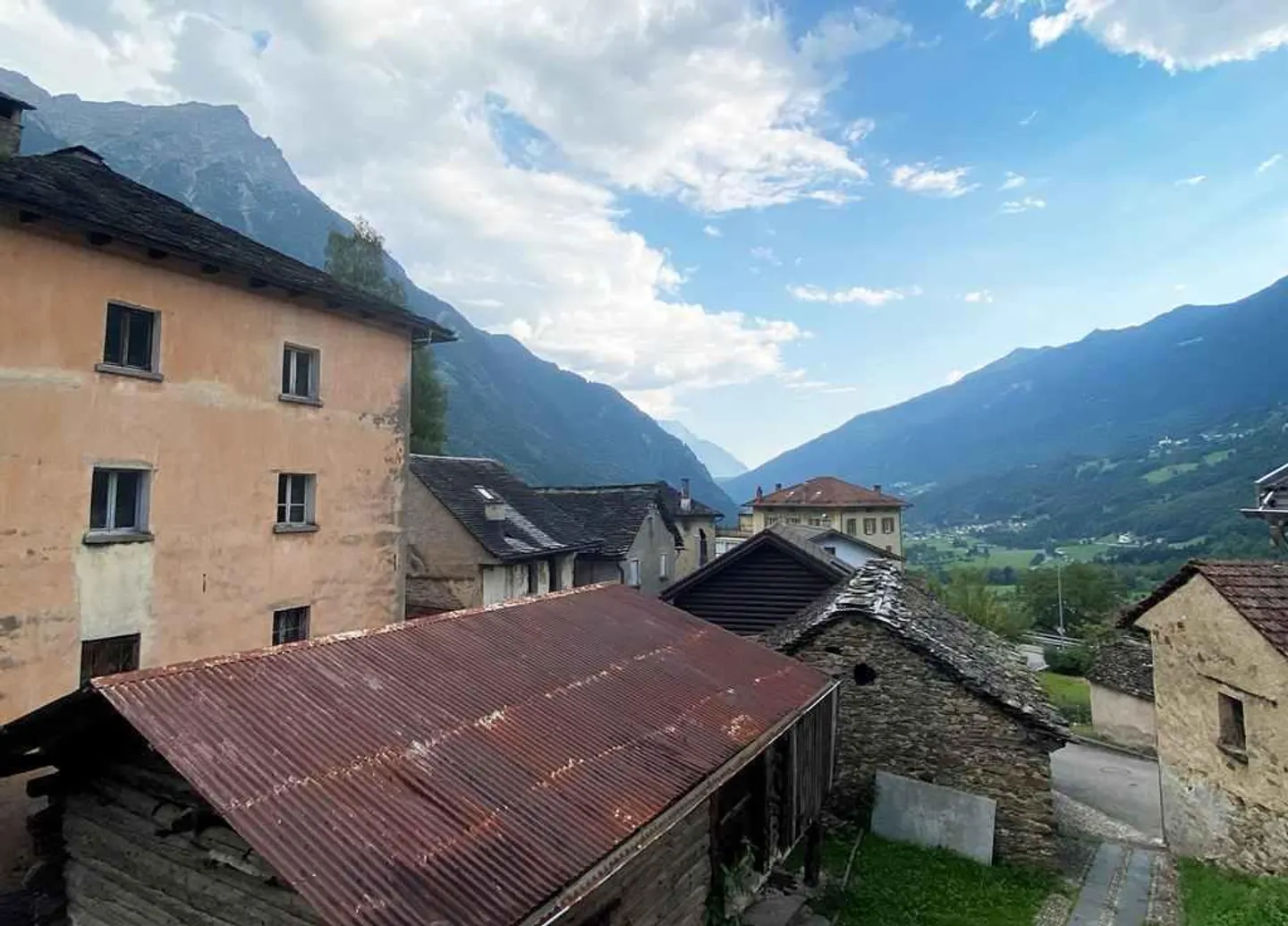 Maison de village à développer avec projet de construction - Photo 2 sur 4
