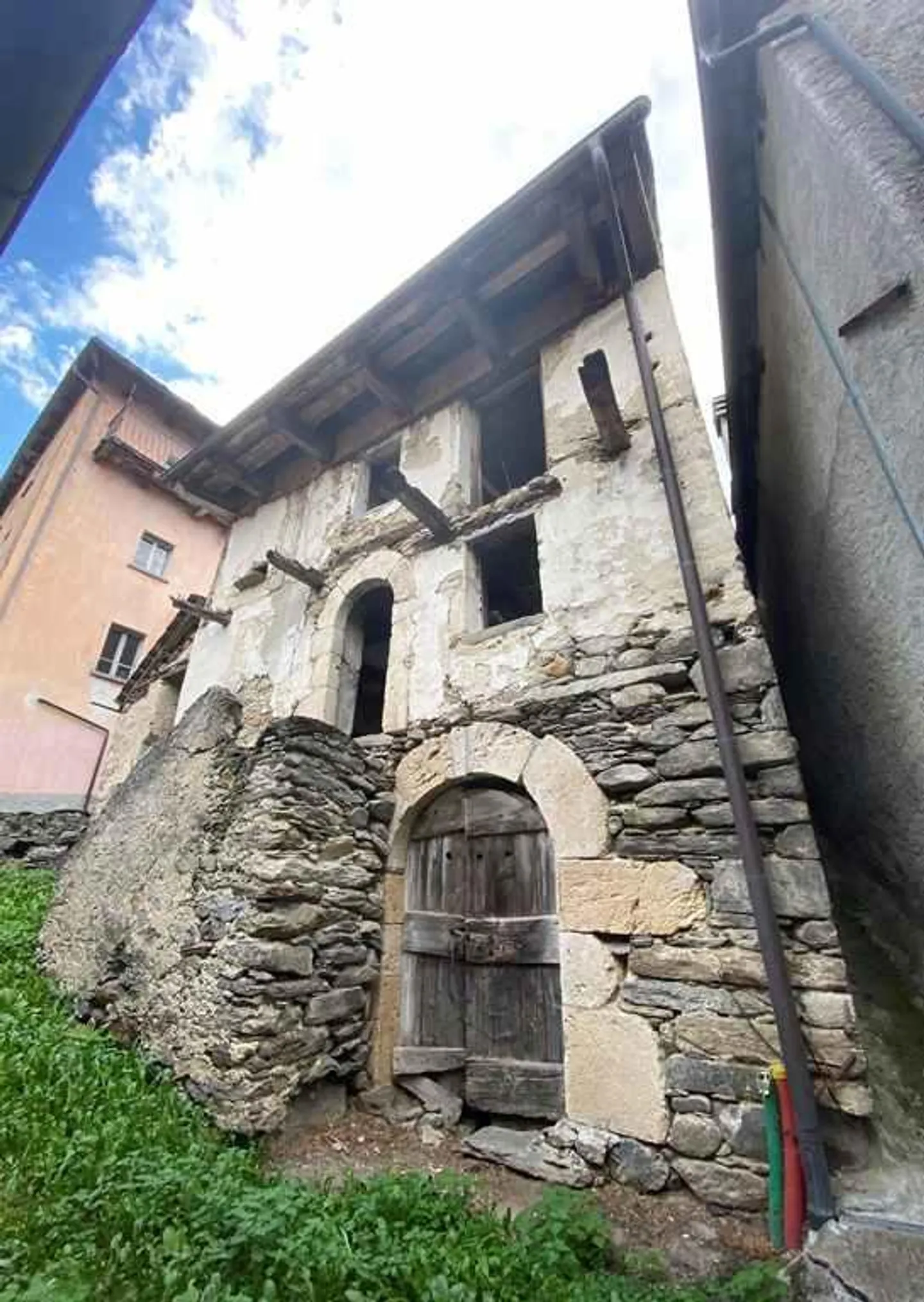 Maison de village à développer avec projet de construction - Photo 3 sur 4