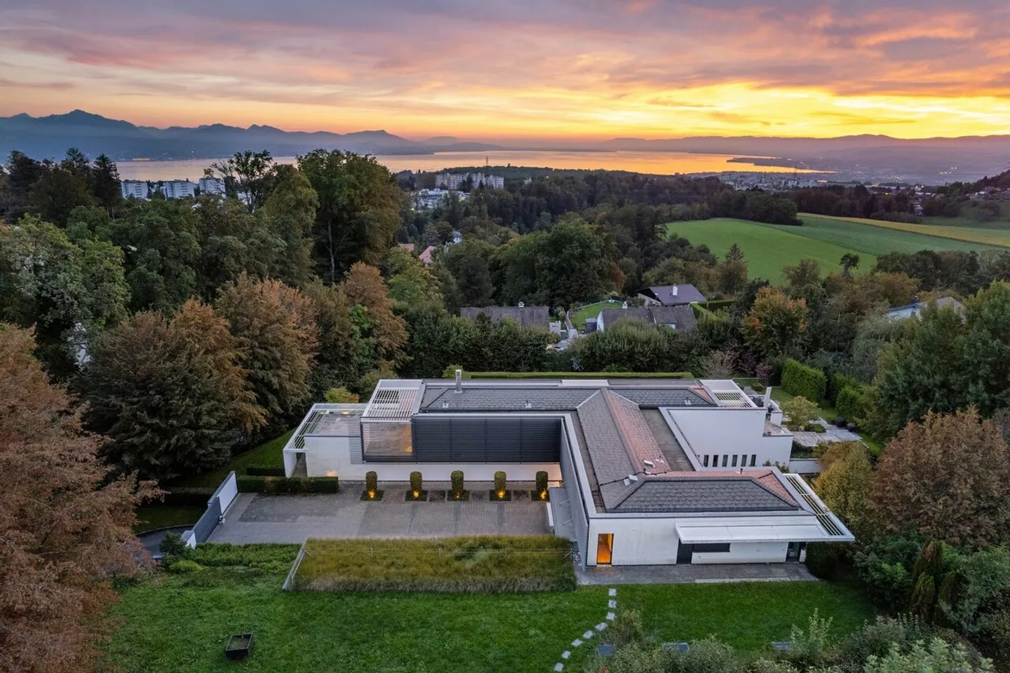 Luxury and Modernity Combined! - Photo 15 of 15