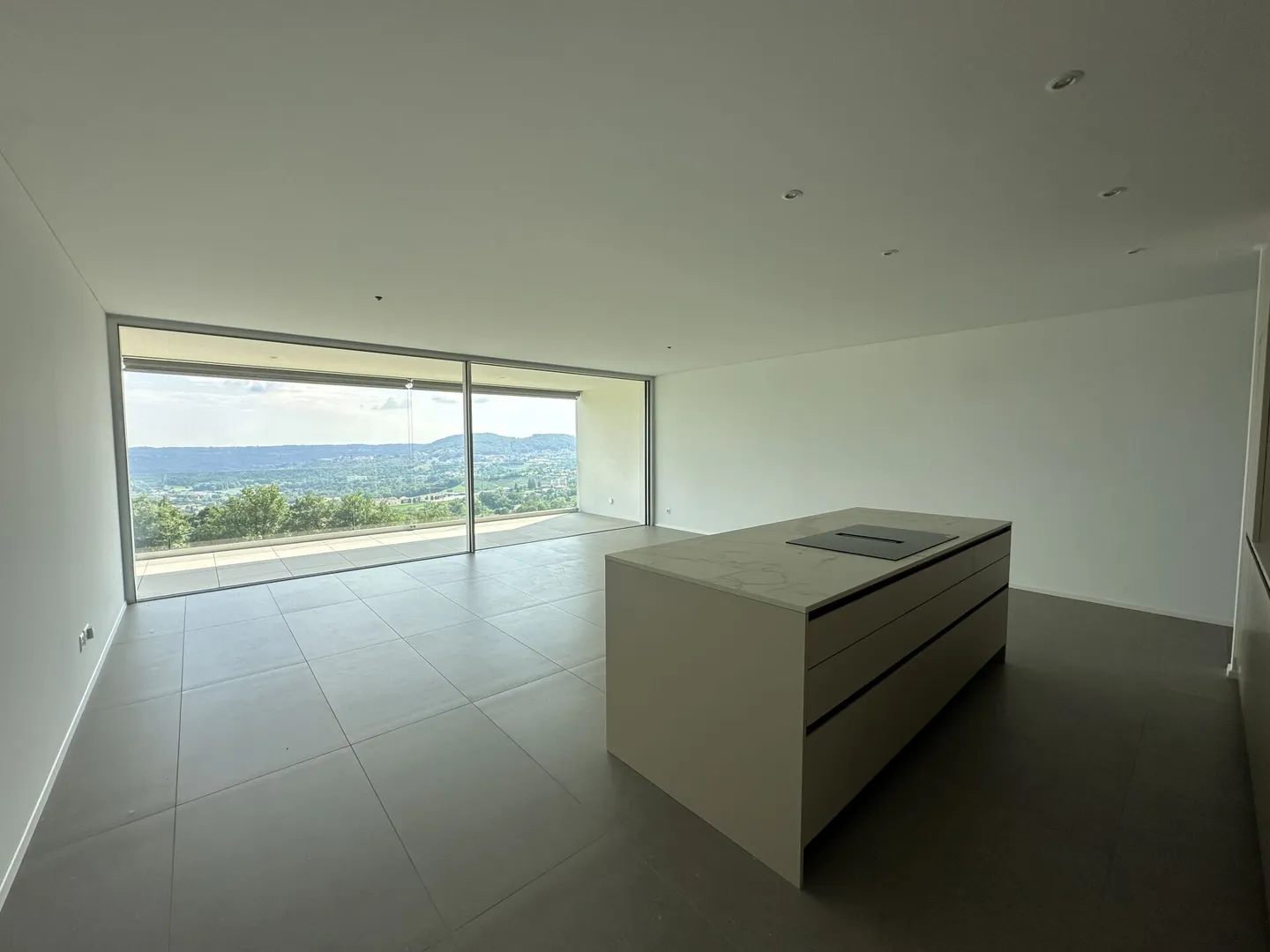 Bright Apartment with Panoramic Terrace - Photo 5 of 12