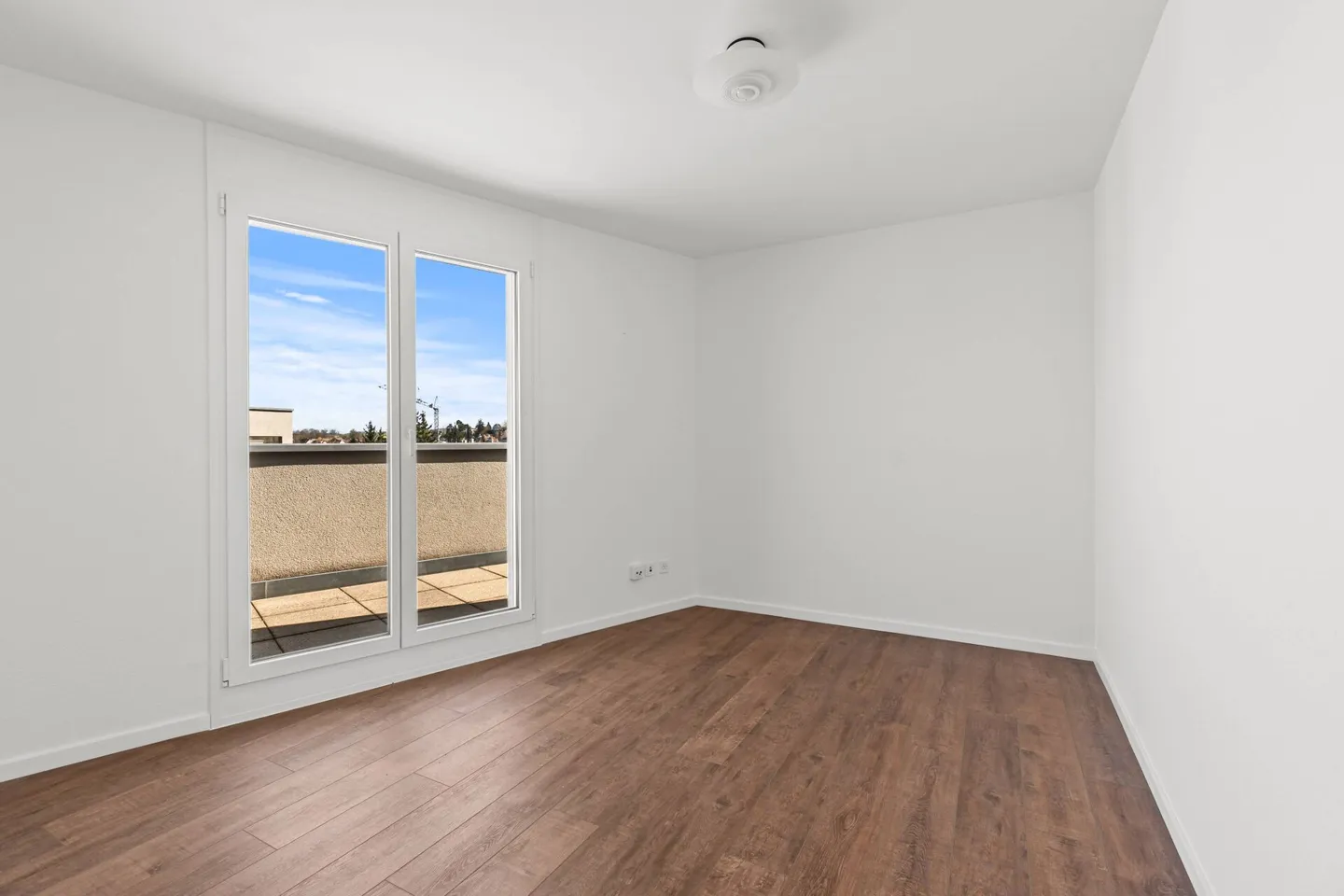 Appartamento attico soleggiato in posizione centrale a Binningen! - Foto 9 di 11