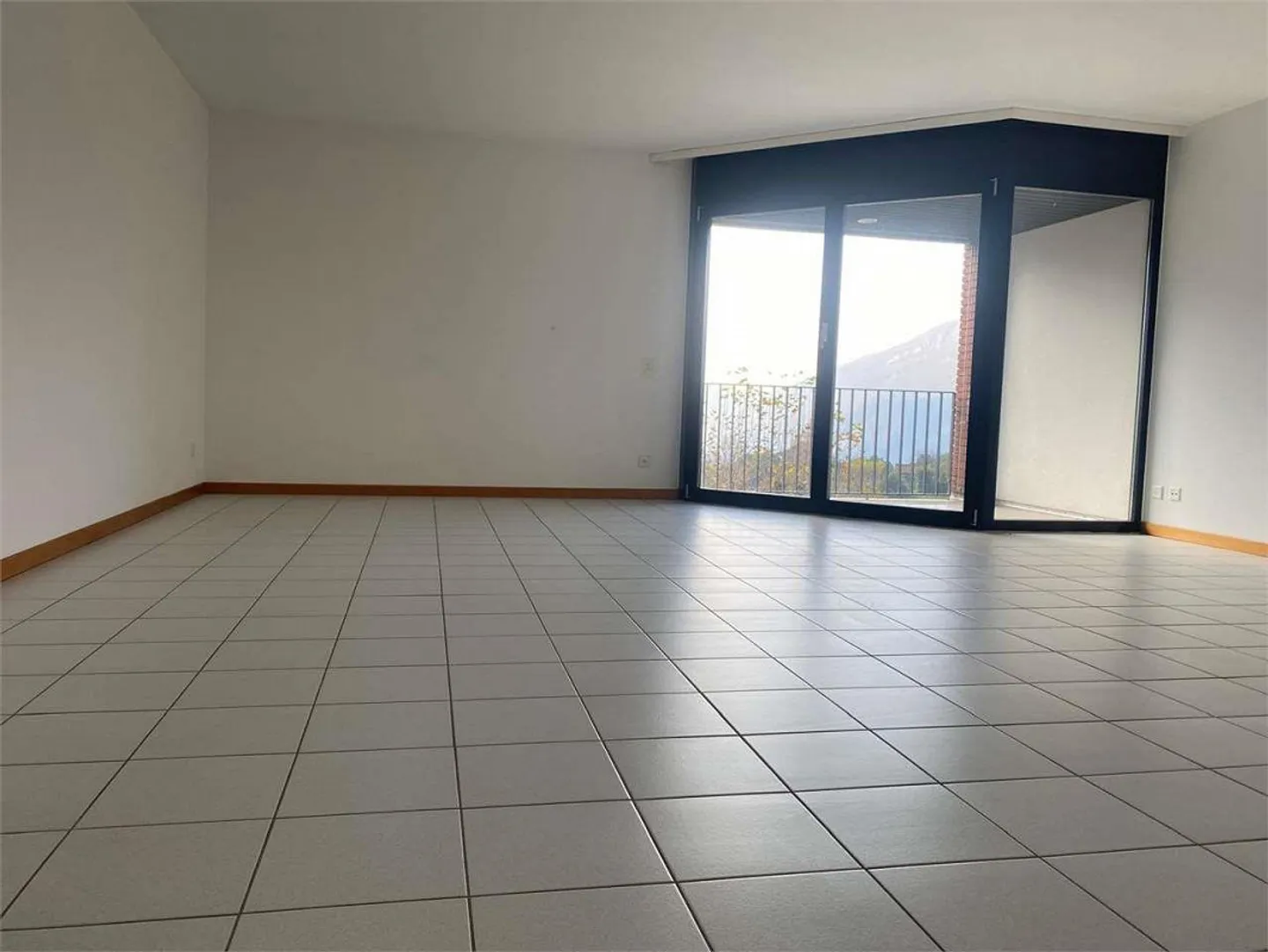 Rovio moderno appartamento di 4,5 locali in contesto residenziale e tr - Foto 5 di 13