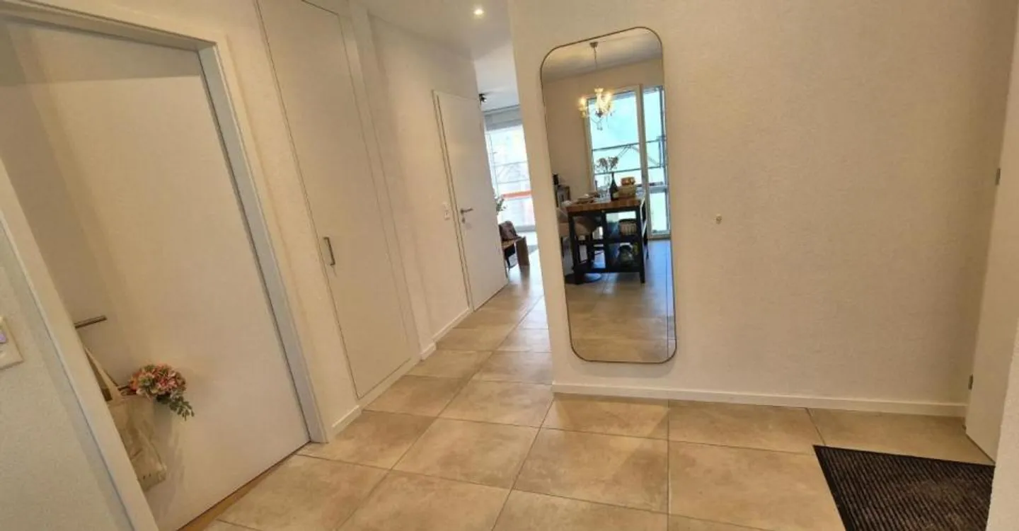 Appartement spacieux 2.5 pièces - Photo 2 sur 7