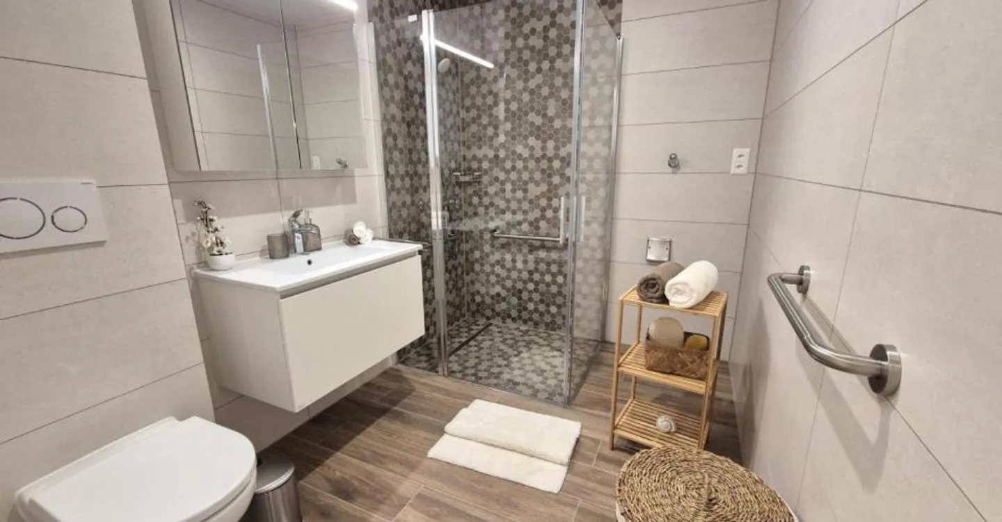 Appartement spacieux 2.5 pièces - Photo 3 sur 7