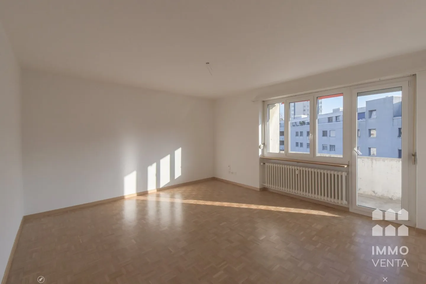 Charmante 2.5-Zimmer-Wohnung mit Balkon in Biel/Bienne - Foto 2 von 9