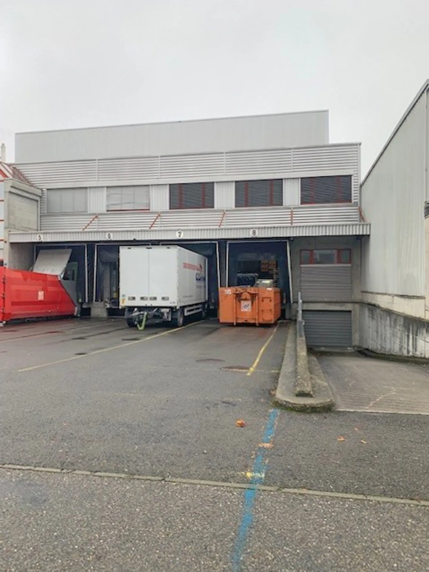 1500 m² Logistics Warehouse in Satigny - Photo 3 of 3