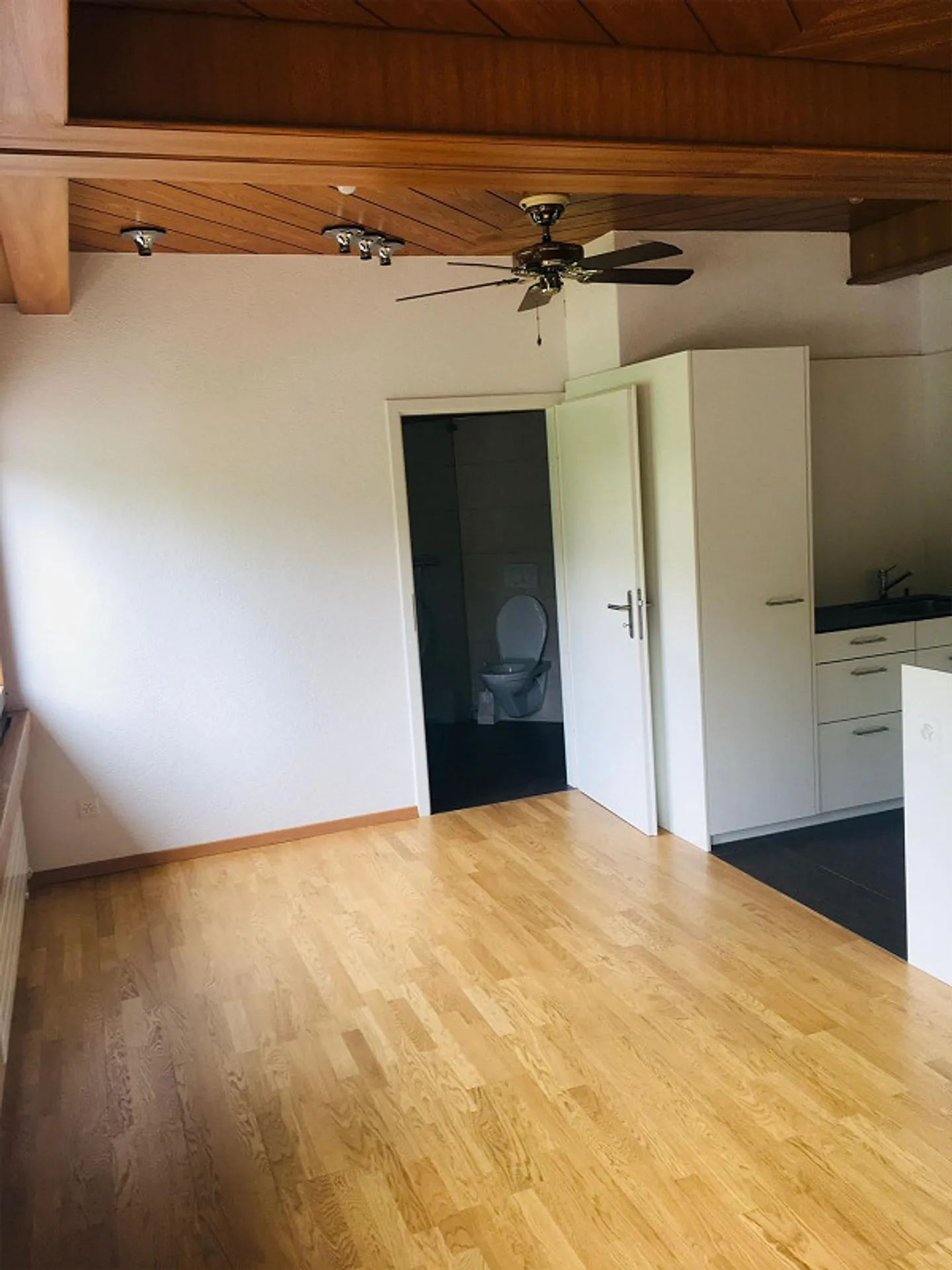 2 Room Apartment - Photo 4 of 7