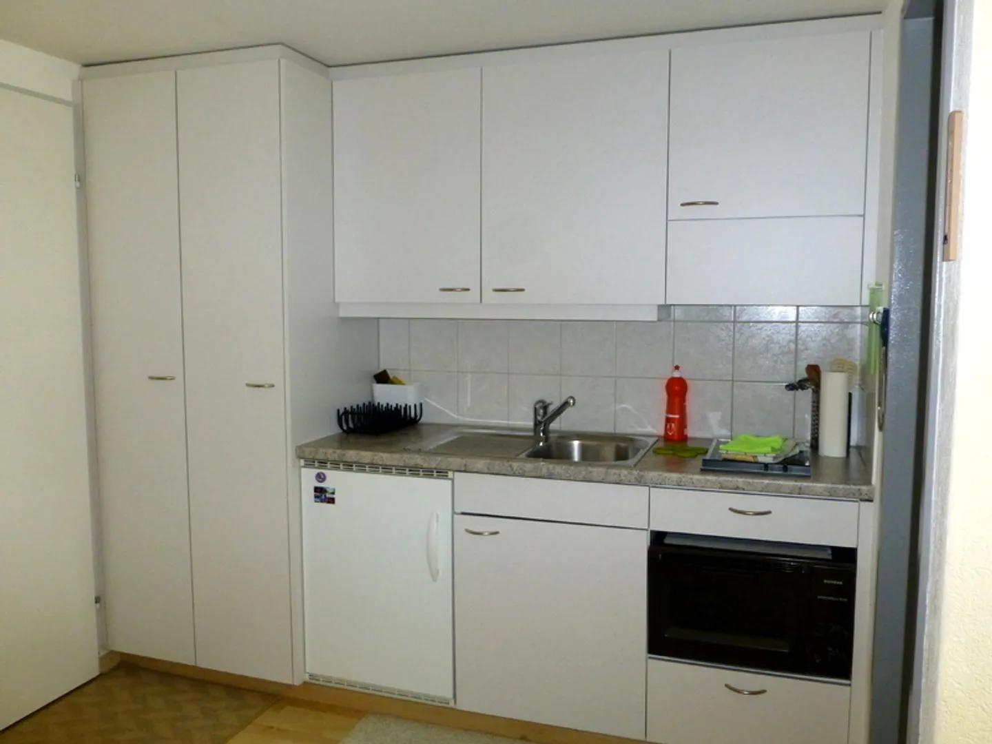 Studio Incantevole con Vista Giardino - Foto 5 di 9