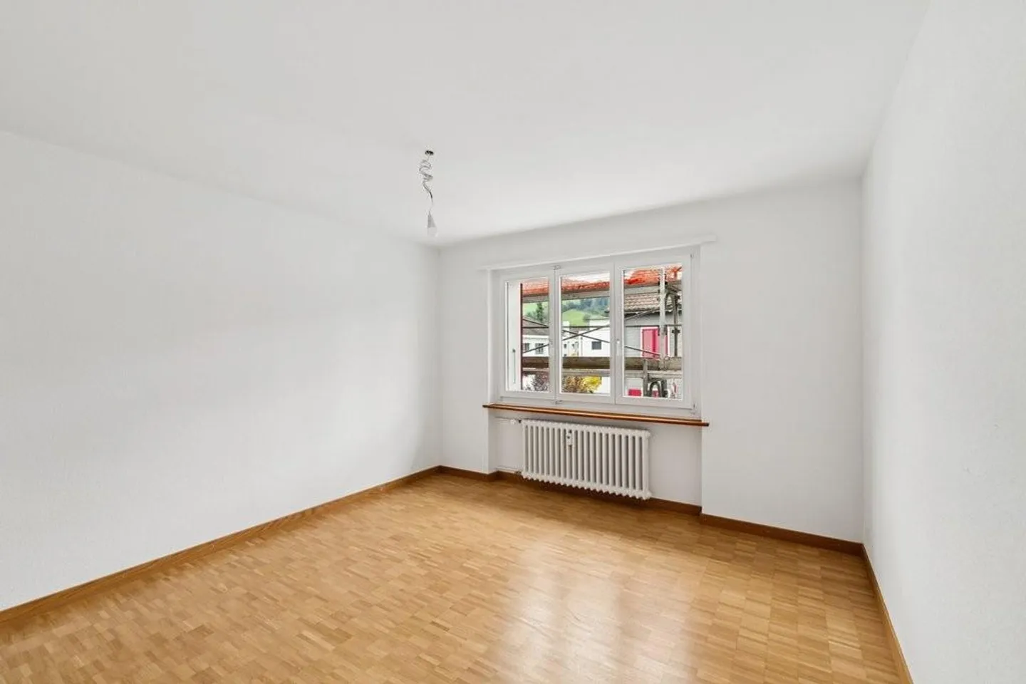 Appartamento 4 locali recentemente ristrutturato in una proprietà tranquilla - Foto 7 di 10