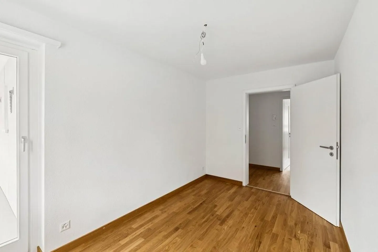 Appartamento 4 locali recentemente ristrutturato in una proprietà tranquilla - Foto 9 di 10