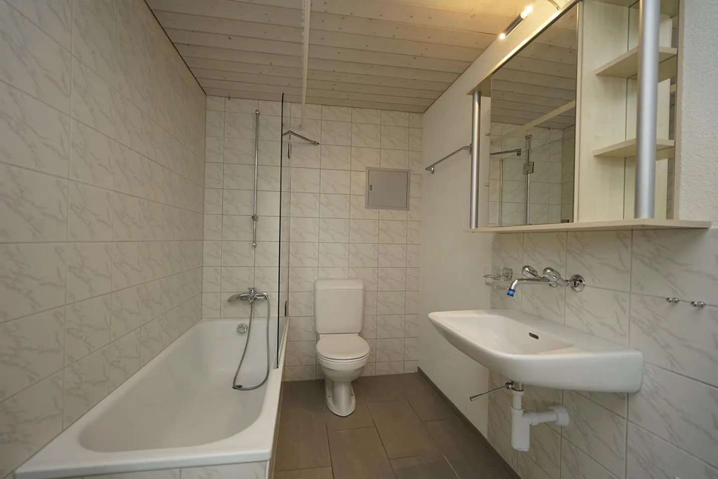 Renovated Art Nouveau Apartment on the 2nd Floor - Photo 4 of 13