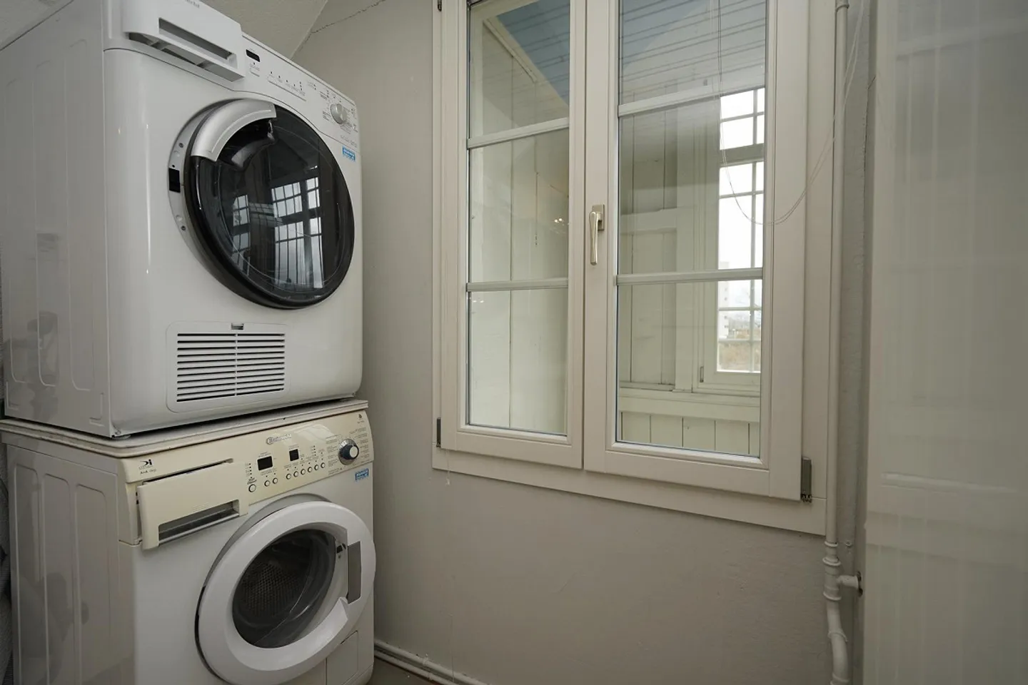 Renovated Art Nouveau Apartment on the 2nd Floor - Photo 5 of 13