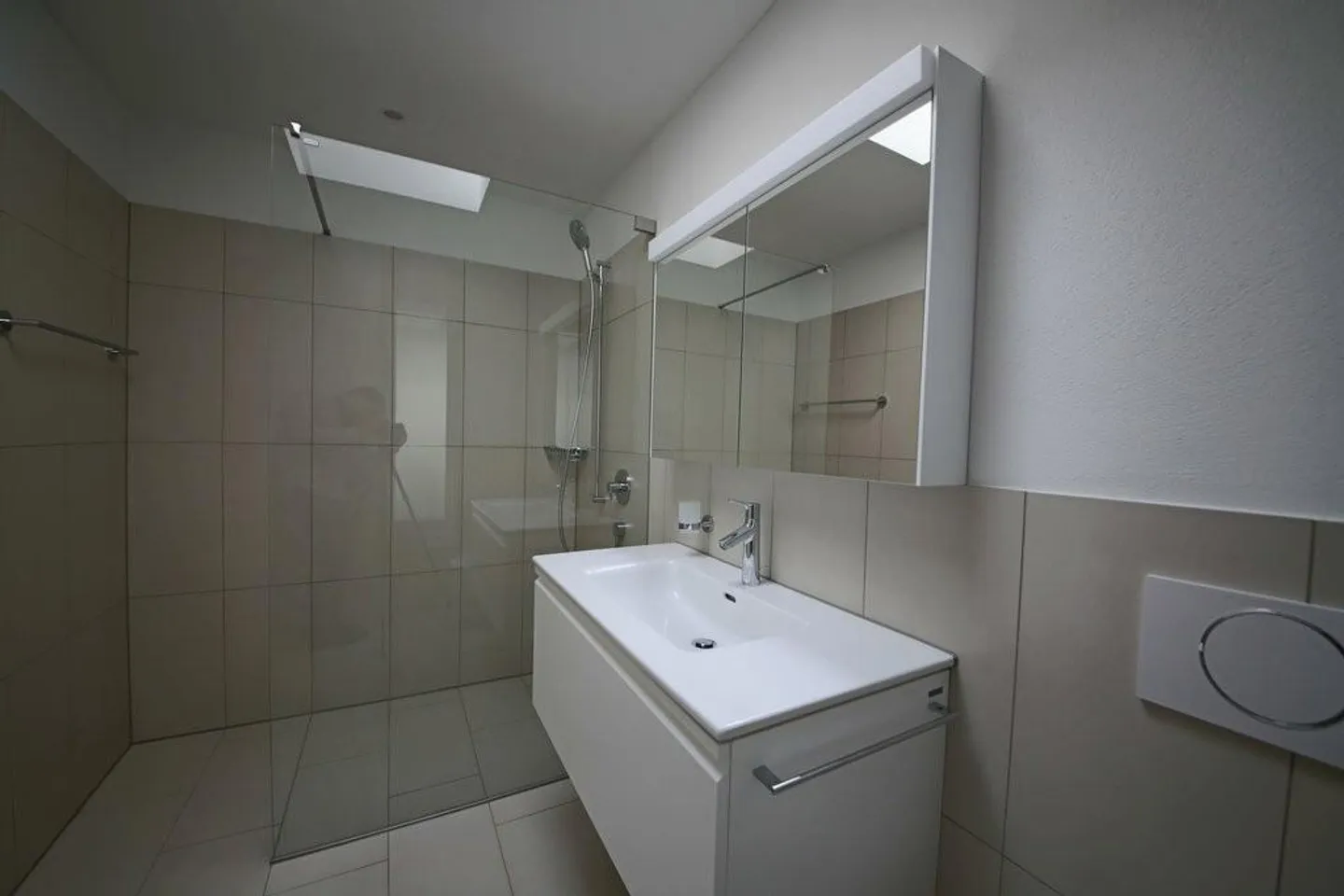 Modern 2.5 room apartment for rent in Ilanz! - Photo 7 of 8