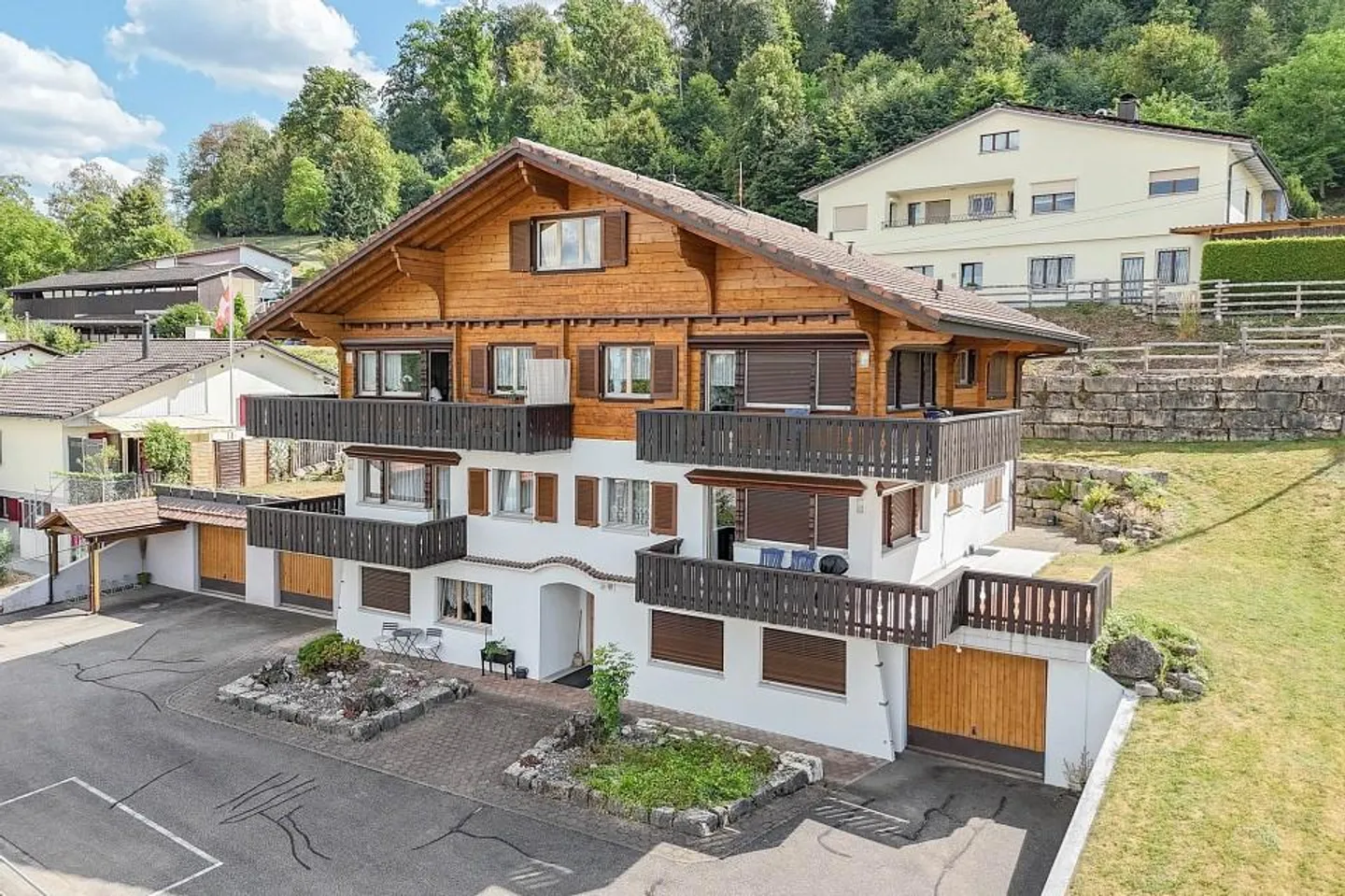 Multi-family house with 5 apartments - Photo 1 of 13