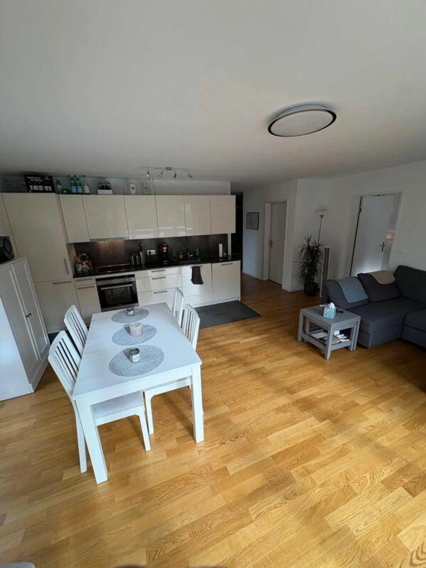 Appartement penthouse attrayant de 3,5 pièces avec terrasse à louer immédiatement - Photo 1 sur 8