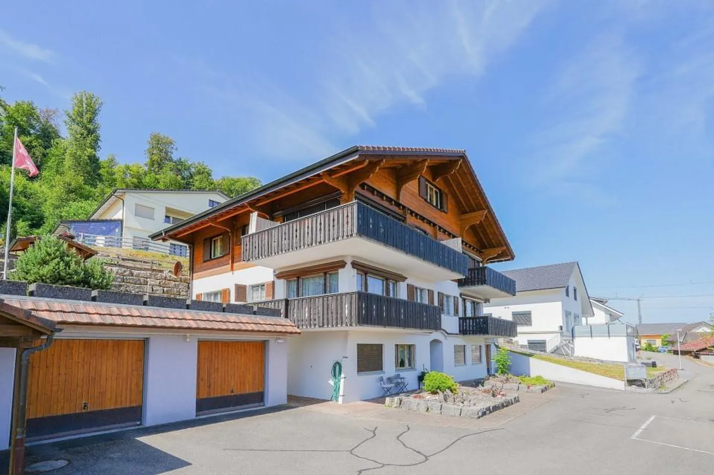 Multi-family house with 5 apartments - Photo 10 of 13