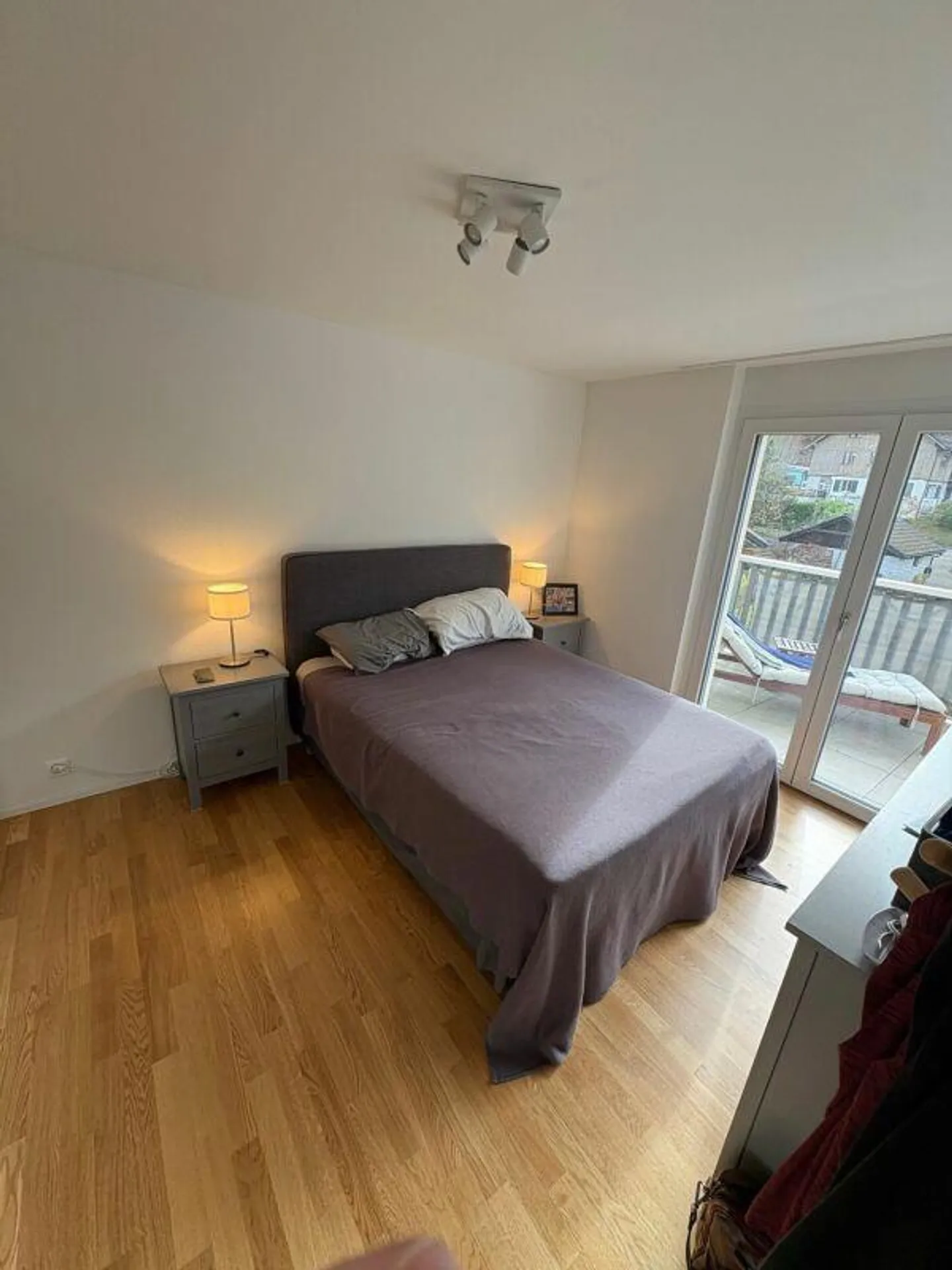 Appartement penthouse attrayant de 3,5 pièces avec terrasse à louer immédiatement - Photo 4 sur 8