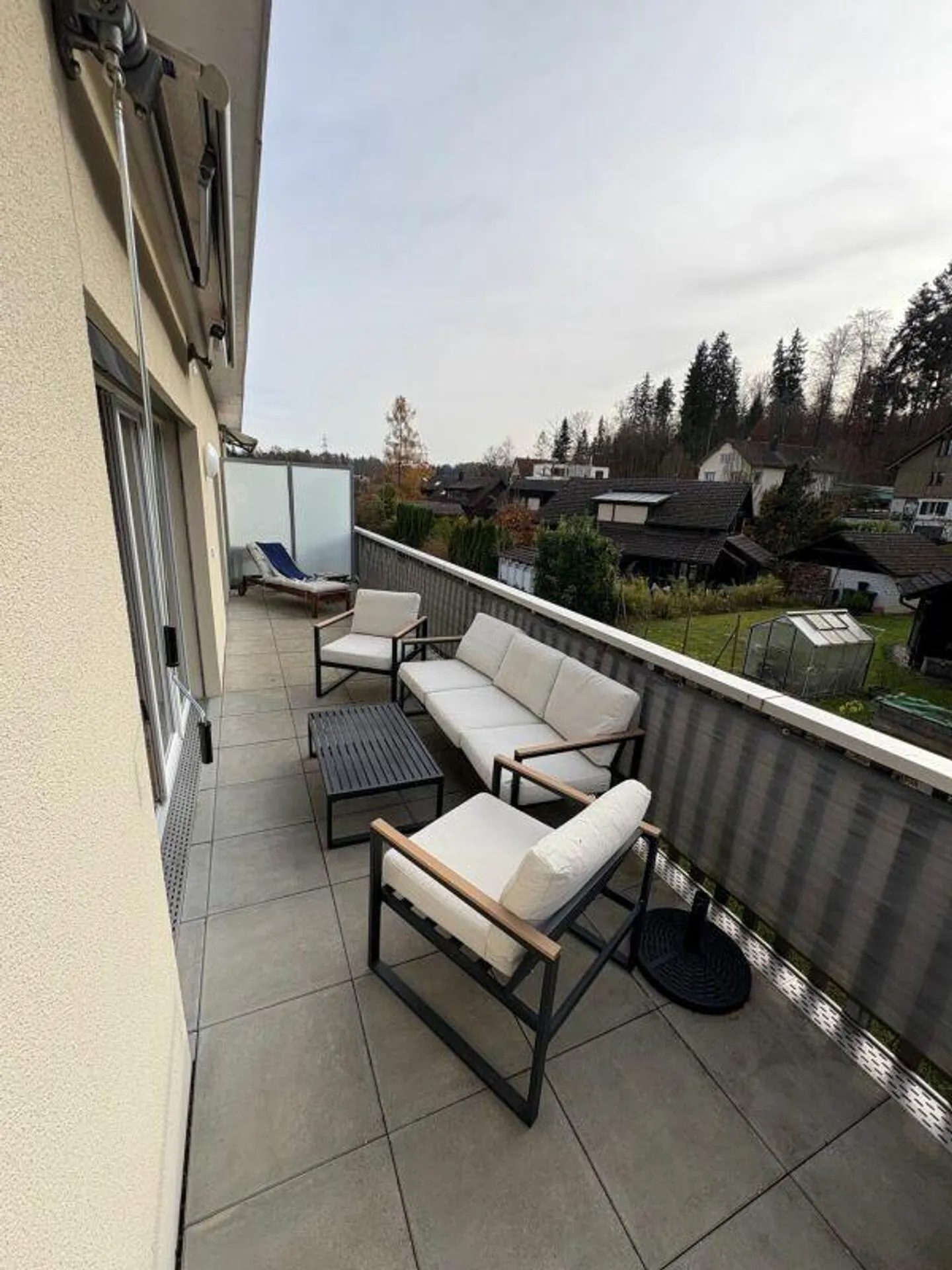 Appartement penthouse attrayant de 3,5 pièces avec terrasse à louer immédiatement - Photo 6 sur 8