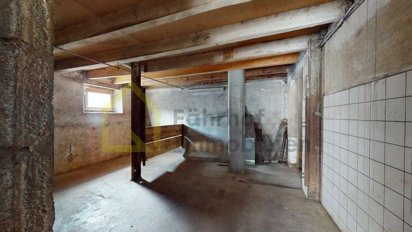 Former Farmhouse with Outbuildings and 4,800 m2 Land - Photo 19 of 25