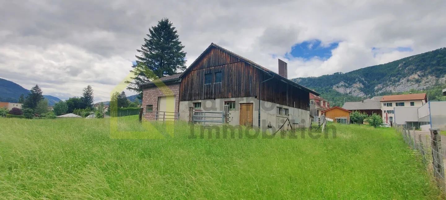 Former Farmhouse with Outbuildings and 4,800 m2 Land - Photo 23 of 25