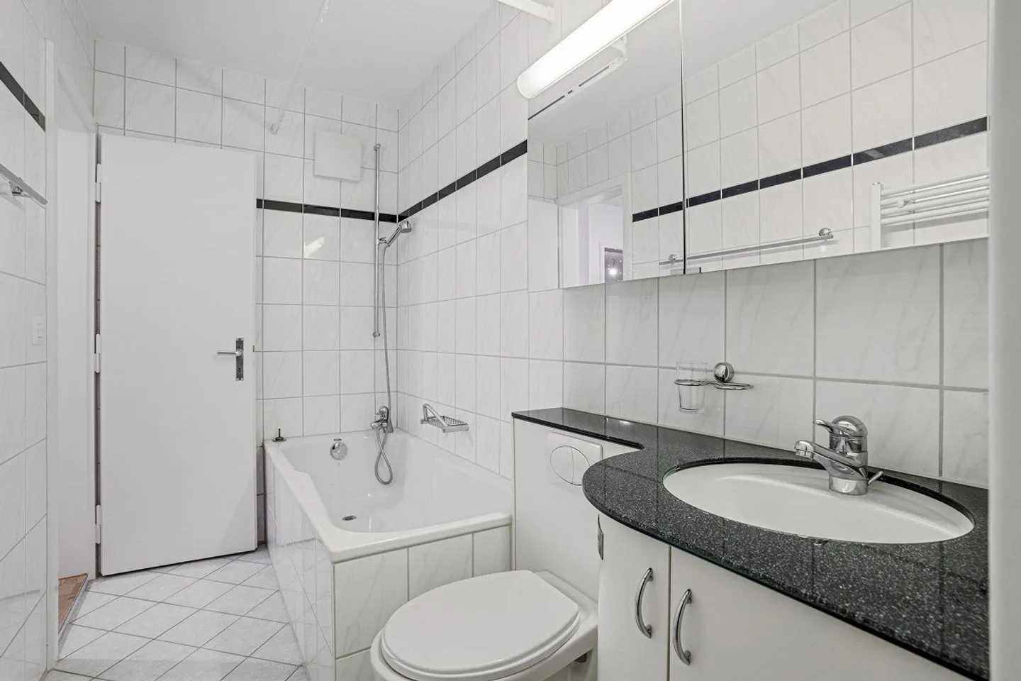 Zentrale 2-Zimmer-Wohnung mit Balkon in Biel - Foto 3 von 4