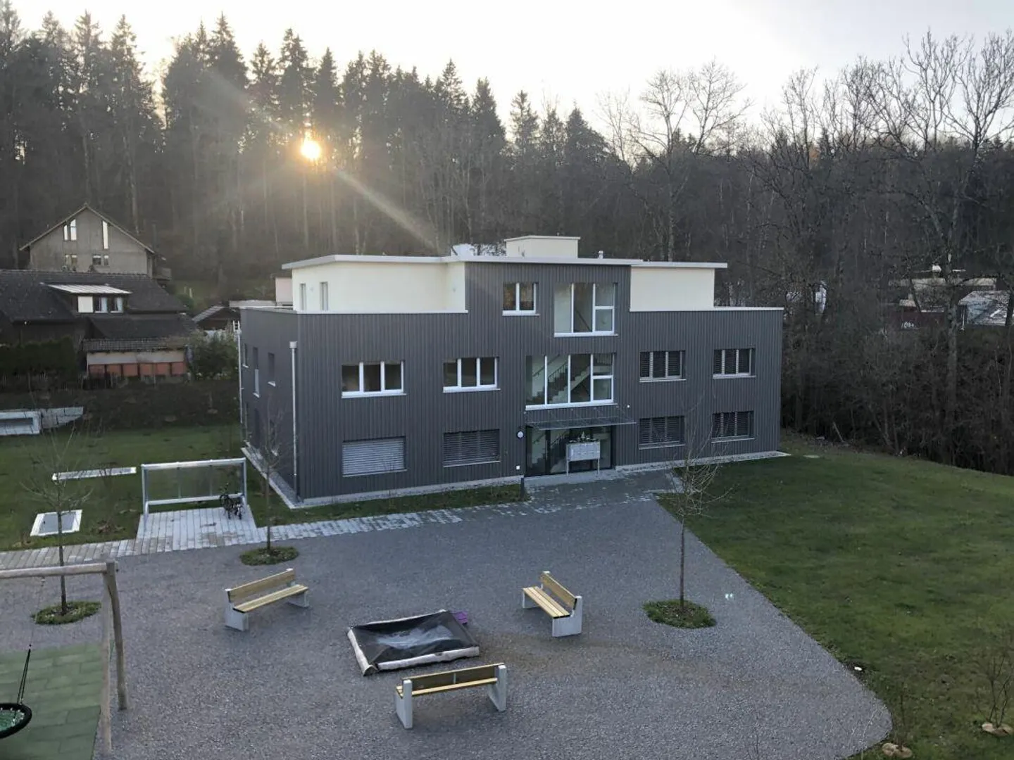 Appartement penthouse attrayant de 3,5 pièces avec terrasse à louer immédiatement - Photo 8 sur 8