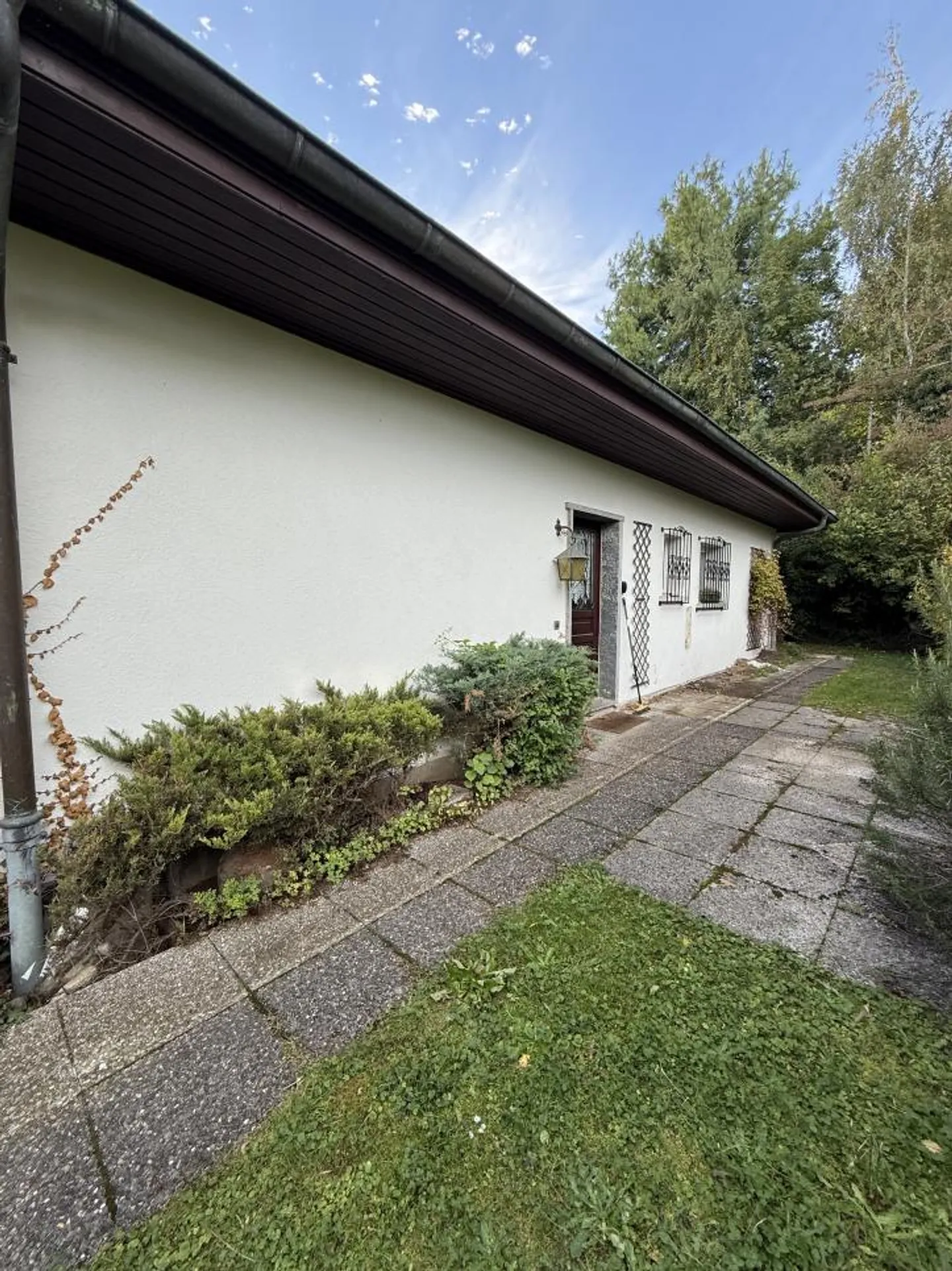 Small individual house near the lake - Photo 3 of 9
