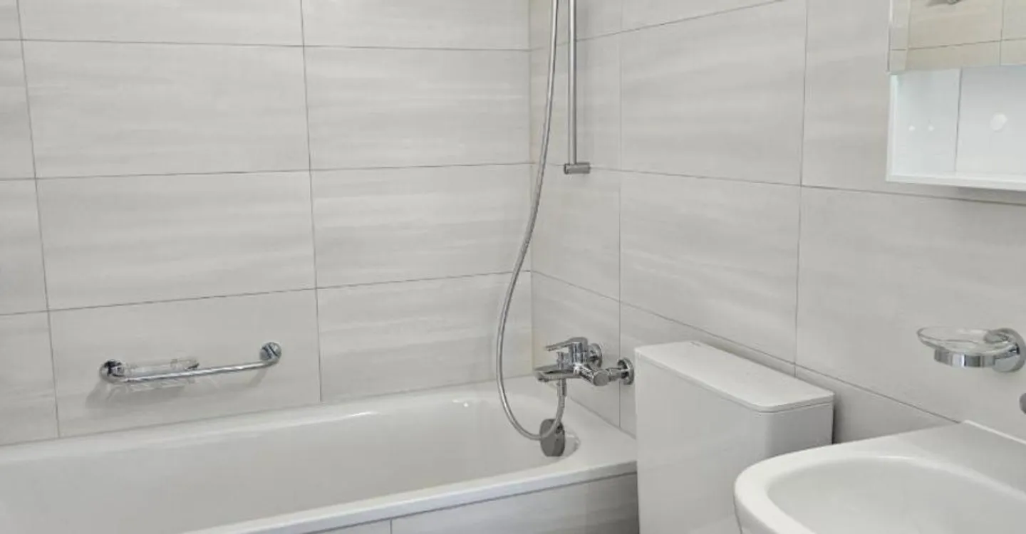 Renovated 4-room apartment on the 7th floor n47 - Photo 2 of 9