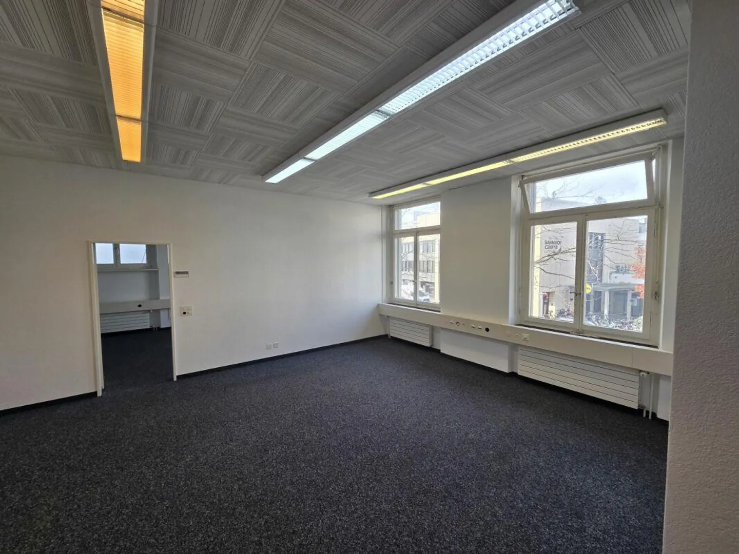 Practical office with WC and refrigerator directly at the train station - Photo 4 of 12